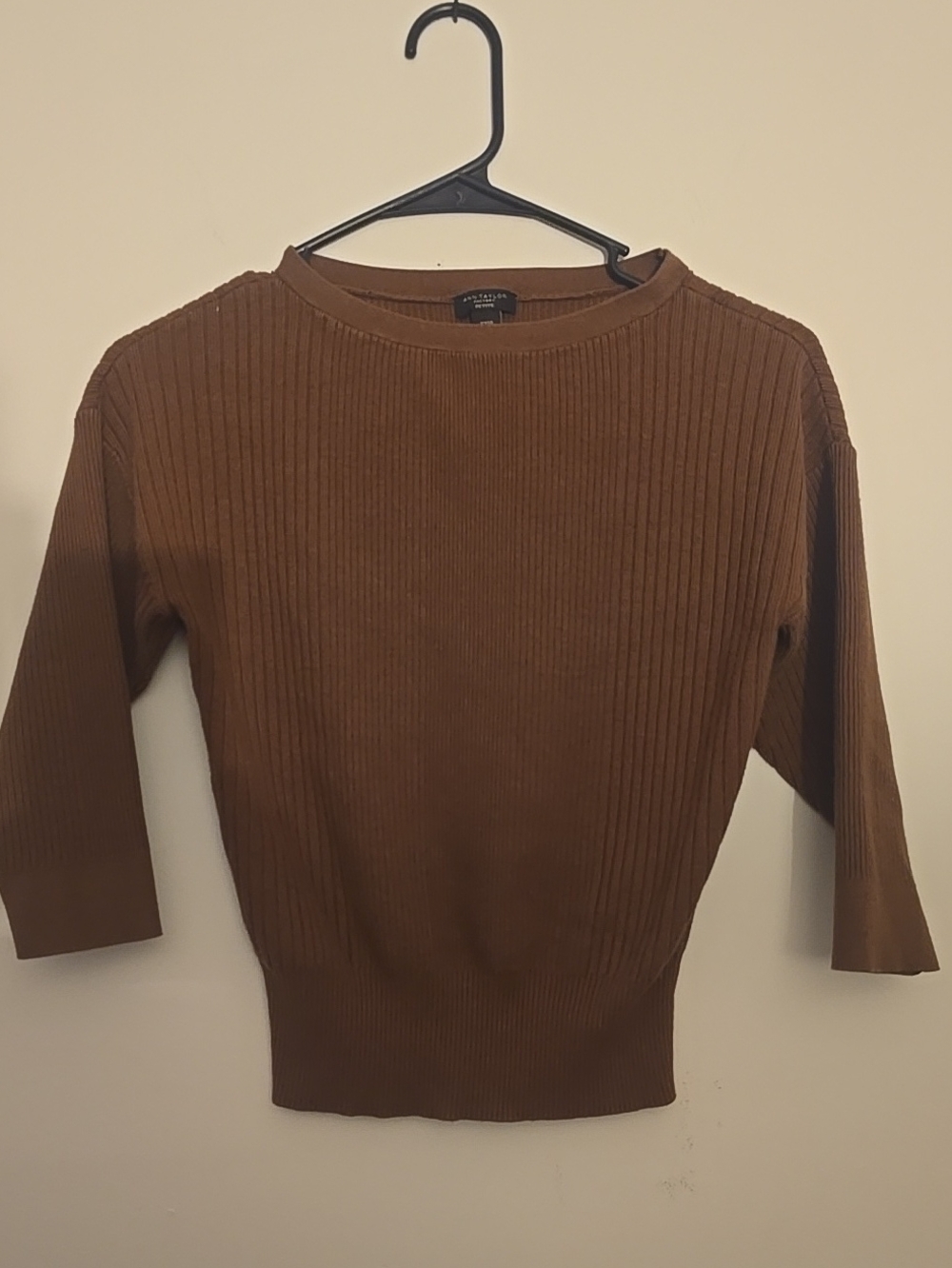 Anne Klein Ribbed Crewneck Sweater in Warm Brown
